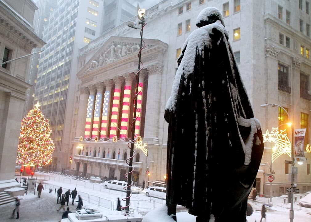 2002: A huge snowstorm brings an inconvenient white Christmas